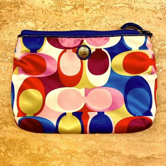 Coach case - Picture 1 of 3